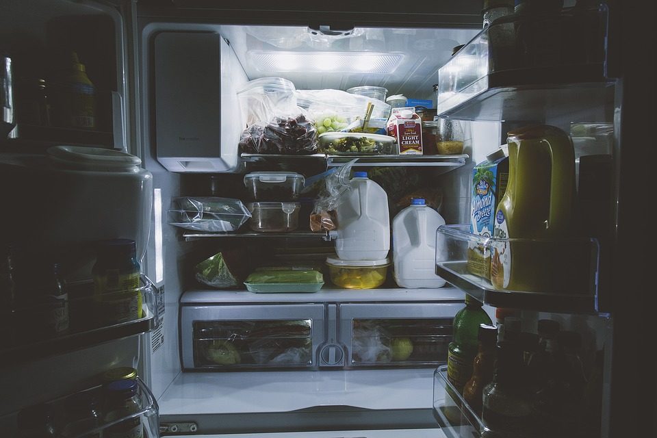 10 советов, чтоб избавиться от неприятного запаха в холодильнике