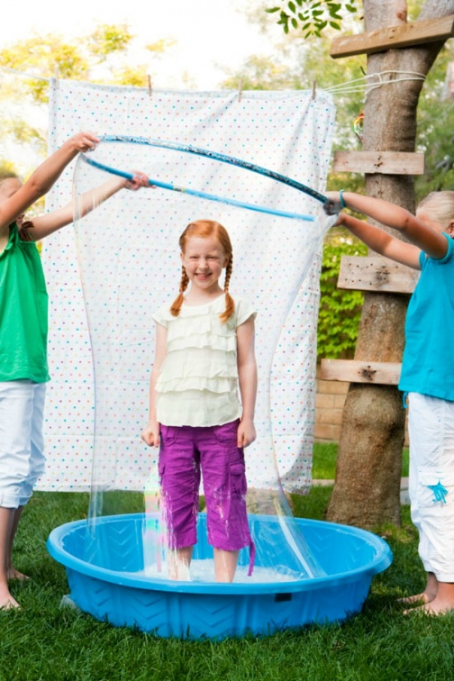 20 недорогих способов занять ребенка летом