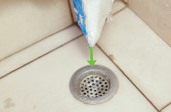 Быстрый способ чистки канализационного стока, который избавит от засоров и запахов за 15 минут