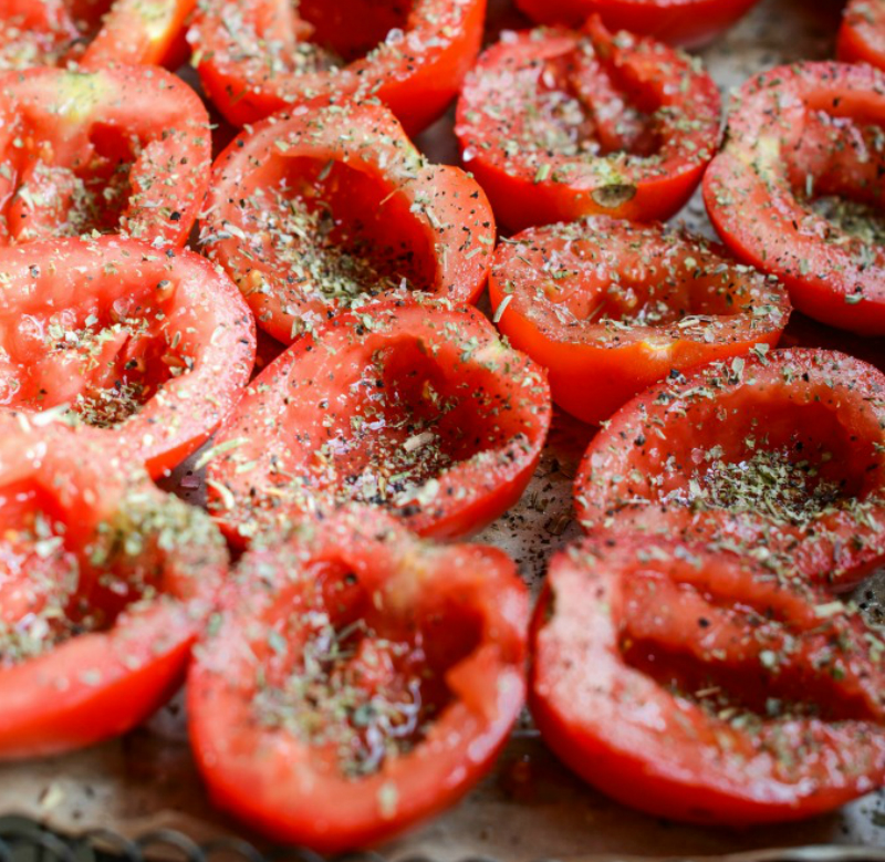 Шикарные вяленые помидоры: быстрый способ в духовке! На праздничном столе это закуска № 1.