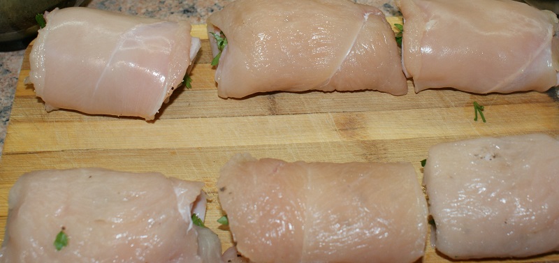 Рецепт куриных рулетиков на сковороде — сочные и нежные