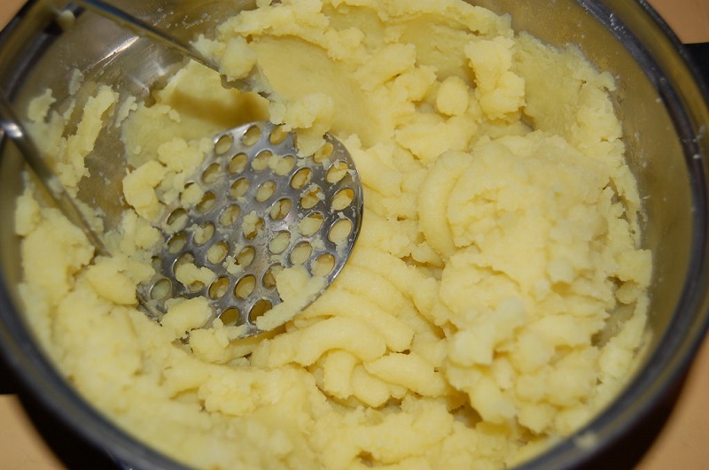 Как приготовить картофельное пюре без комочков и серого оттенка