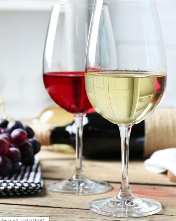 Чем правильно закусывать вина: 10 идеальных сочетаний